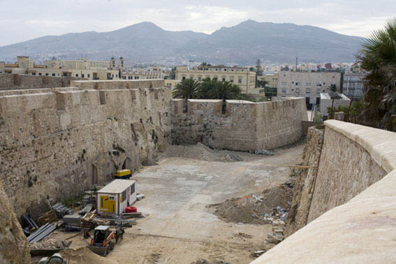 Imagen de la actuación 'Limpieza y Adecuación de murallas y baluartes de San José Bajo, San Fernando, Falsabraga y fosos de Carneros y Hornabeque'