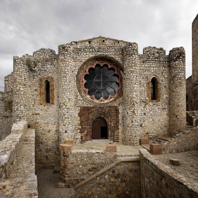 Imagen de la actuación 'Consolidación de la Cubierta de la Iglesia y de los Muros de la Fortaleza del Sacro Convento-Castillo 