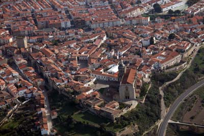 Imagen de la actuación 'Restauración de los tramos 6/7 y torres 7/8 del lienzo occidental de la Muralla de Coria'