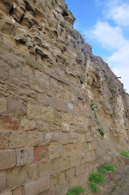 Imagen de la actuación 'Restauración de los Paños de la Muralla de Huesca, ubicados en el tramo comprendido entre: calle Desengaño nº 102 hasta el Colegio San Vicente'