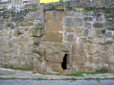 Imagen de la actuación 'Restauración de las cercas y murallas de Briones: torreón, puerta de la Concepción y cercas del Toro'
