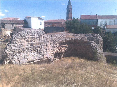 Imagen de la actuación 'Acondicionamiento del acceso al castillo de Alaejos y entorno; establecimiento de itinerario visitable'