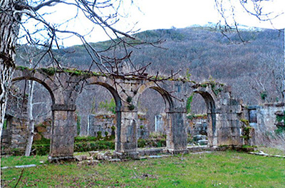 Imagen de la actuación 'Rehabilitación del ala este del monasterio de San Pedro de Montes de Valdueza para  utilización como centro  interpretación iniciativas socioculturales túristicas del Valle del Silencio/Valle del Oza'