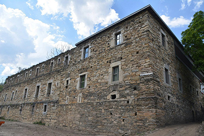 Imagen de la actuación 'Rehabilitación del ala este del monasterio de San Pedro de Montes de Valdueza para  utilización como centro  interpretación iniciativas socioculturales túristicas del Valle del Silencio/Valle del Oza'