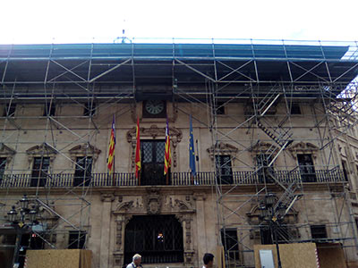 Imagen de la actuación 'Conservación y restauración del voladizo del ayuntamiento de Palma'