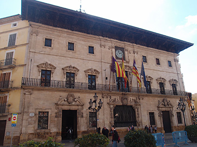 Imagen de la actuación 'Conservación y restauración del voladizo del ayuntamiento de Palma'