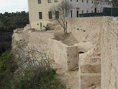 Imagen de la actuación 'Restauración de murallas de Segovia, tramo correspondiente zona sur de la Plazuela del Alcazar: entre el cubo 72 y el antiguo postigo del Obispo'