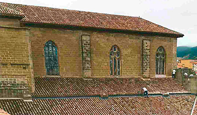 Imagen de la actuación 'Sustitución de ventanales en el claustro y de cubiertas de fibrocemento de la Catedral de El Salvador'