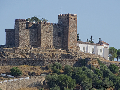 Imagen de la actuación 'Recuperación de cerca exterior ladera norte y trabajos de pavimentación en el Castillo'