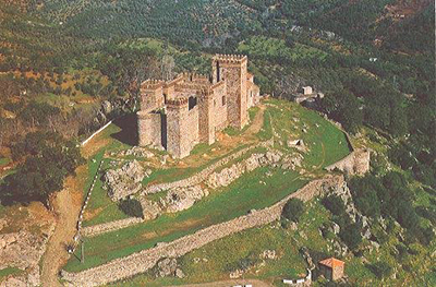 Imagen de la actuación 'Recuperación de cerca exterior ladera norte y trabajos de pavimentación en el Castillo'